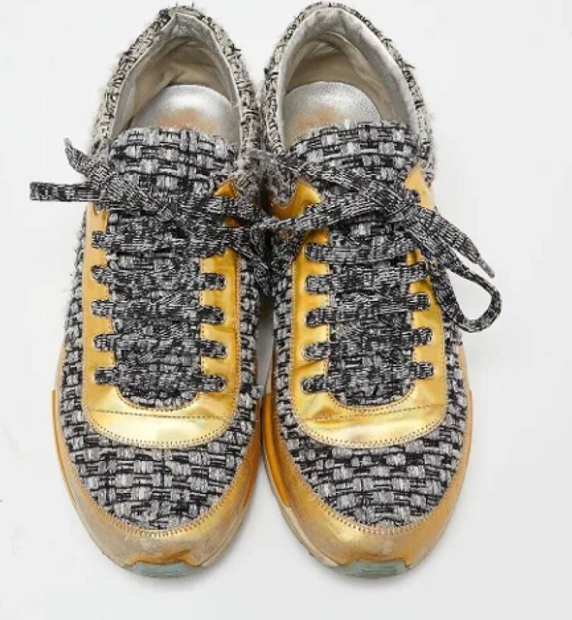 Chanel Vintage Pre-owned Leather sneakers Yellow Dames