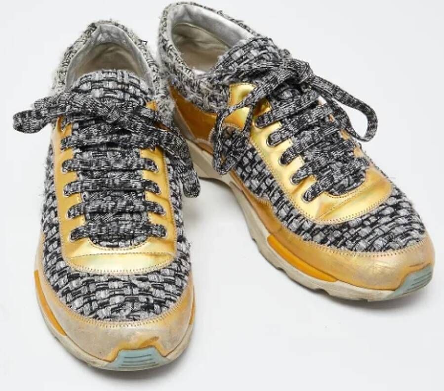 Chanel Vintage Pre-owned Leather sneakers Yellow Dames