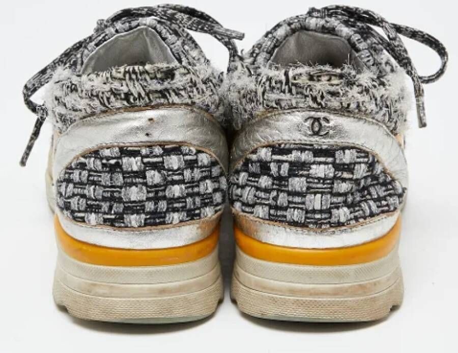 Chanel Vintage Pre-owned Leather sneakers Yellow Dames