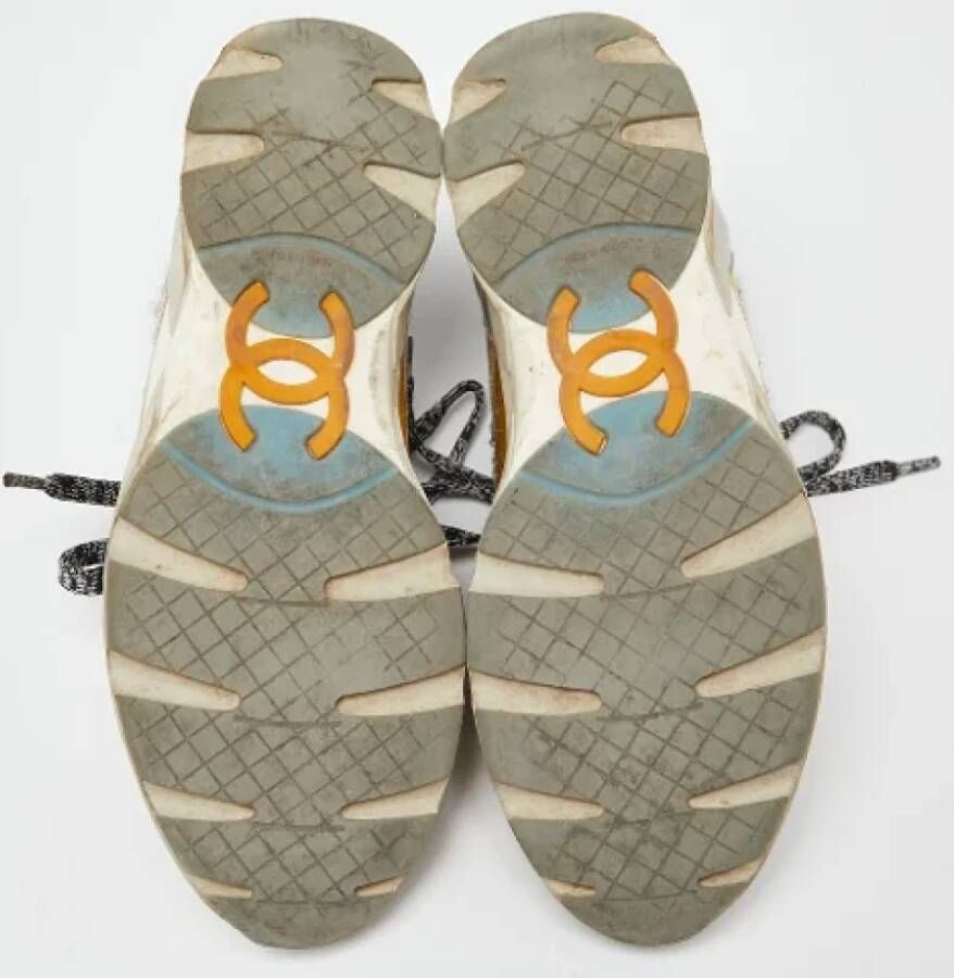 Chanel Vintage Pre-owned Leather sneakers Yellow Dames