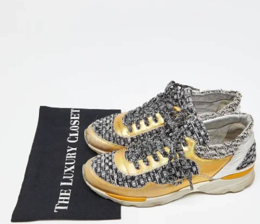 Chanel Vintage Pre-owned Leather sneakers Yellow Dames