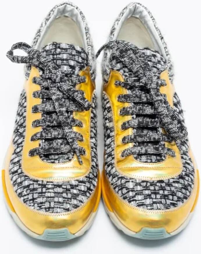 Chanel Vintage Pre-owned Leather sneakers Yellow Dames