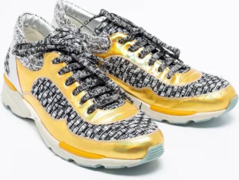 Chanel Vintage Pre-owned Leather sneakers Yellow Dames