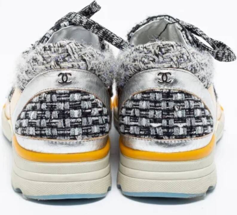 Chanel Vintage Pre-owned Leather sneakers Yellow Dames