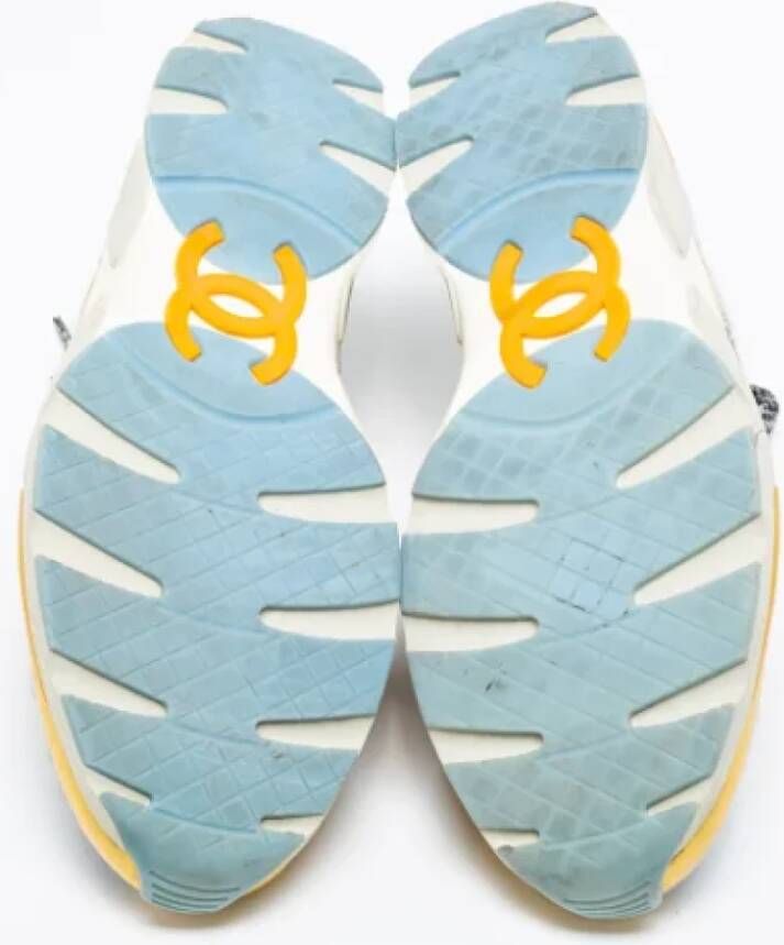 Chanel Vintage Pre-owned Leather sneakers Yellow Dames
