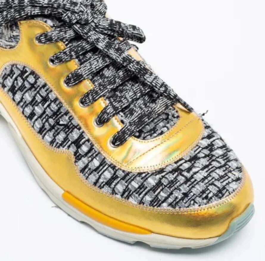 Chanel Vintage Pre-owned Leather sneakers Yellow Dames