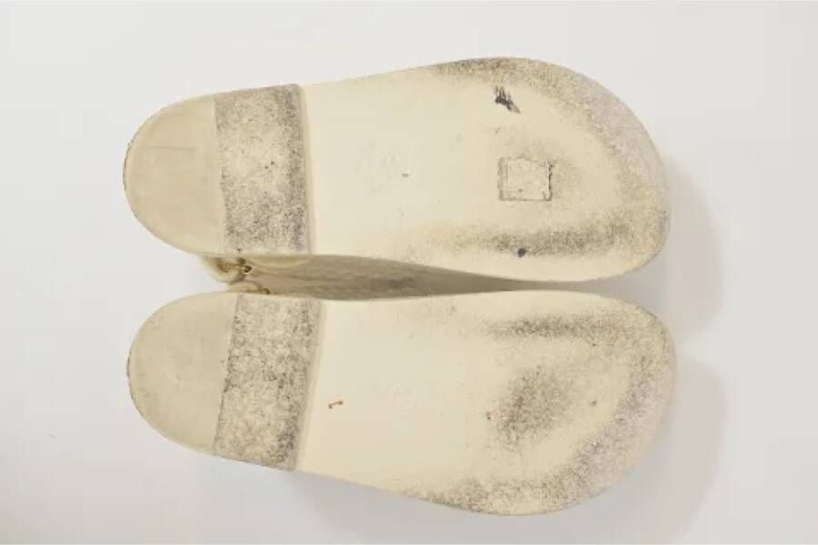 Chanel Vintage Pre-owned Plastic sandals Beige Dames