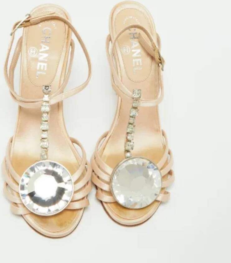 Chanel Vintage Pre-owned Satin sandals Beige Dames
