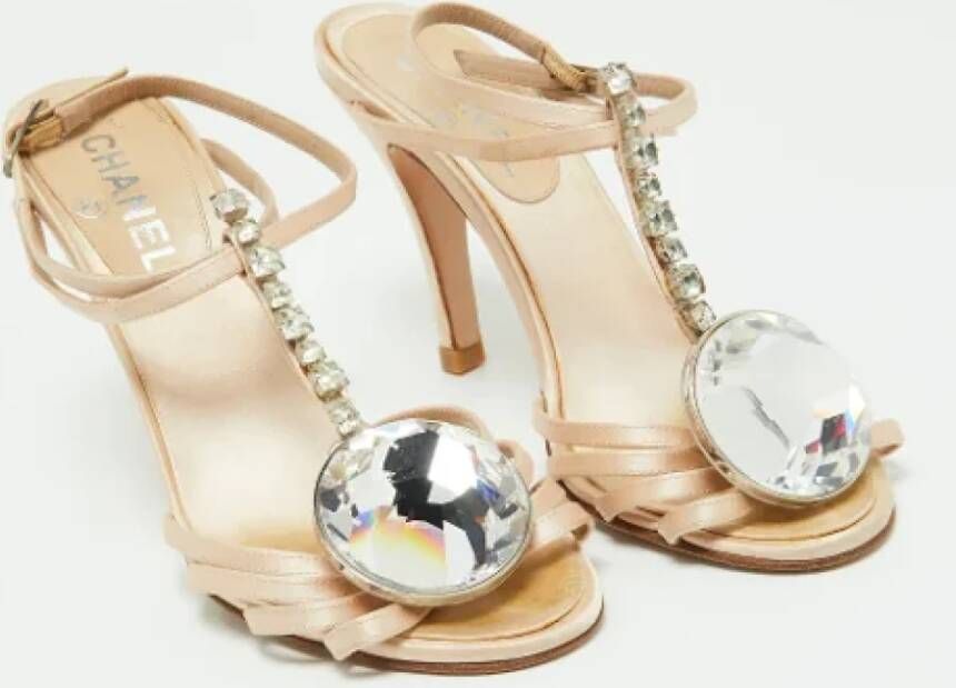 Chanel Vintage Pre-owned Satin sandals Beige Dames