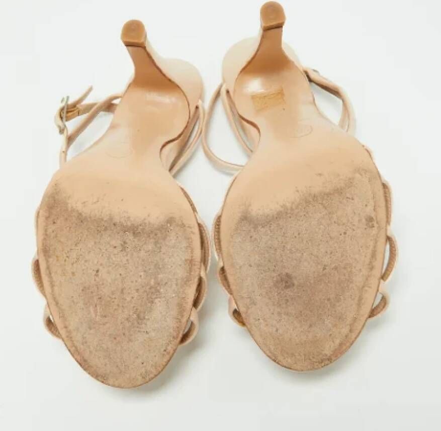 Chanel Vintage Pre-owned Satin sandals Beige Dames