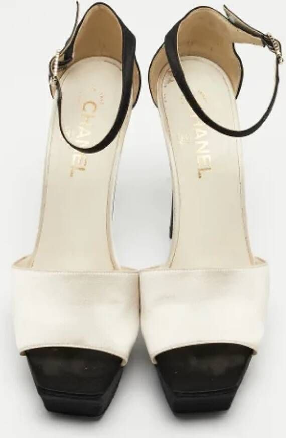 Chanel Vintage Pre-owned Satin sandals White Dames