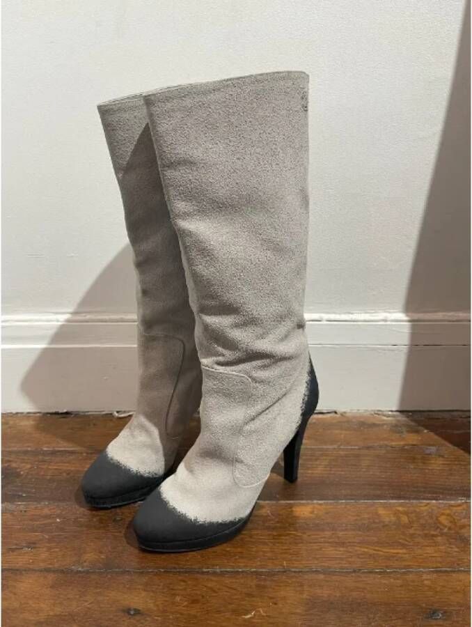 Chanel Vintage Pre-owned Suede boots Gray Dames