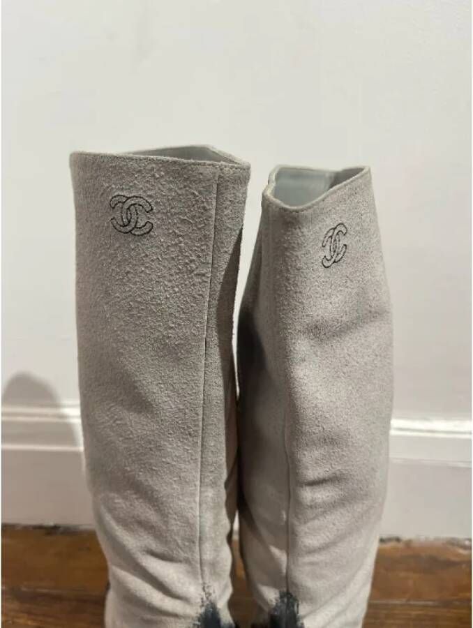 Chanel Vintage Pre-owned Suede boots Gray Dames