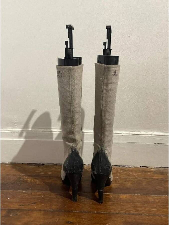 Chanel Vintage Pre-owned Suede boots Gray Dames