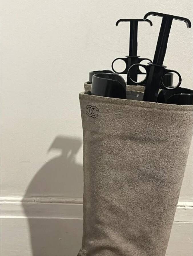Chanel Vintage Pre-owned Suede boots Gray Dames