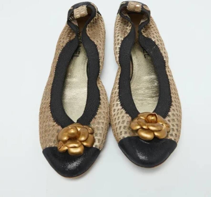 Chanel Vintage Pre-owned Suede flats Yellow Dames