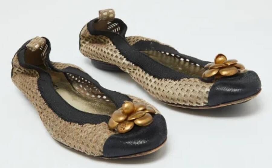 Chanel Vintage Pre-owned Suede flats Yellow Dames
