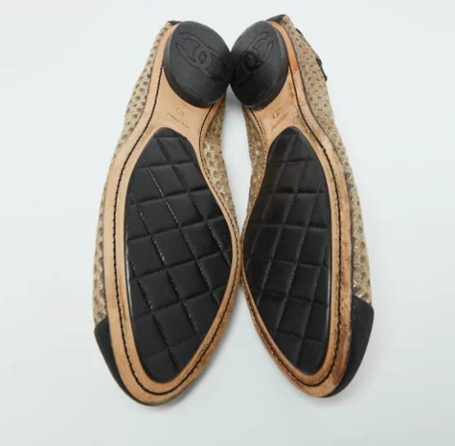 Chanel Vintage Pre-owned Suede flats Yellow Dames