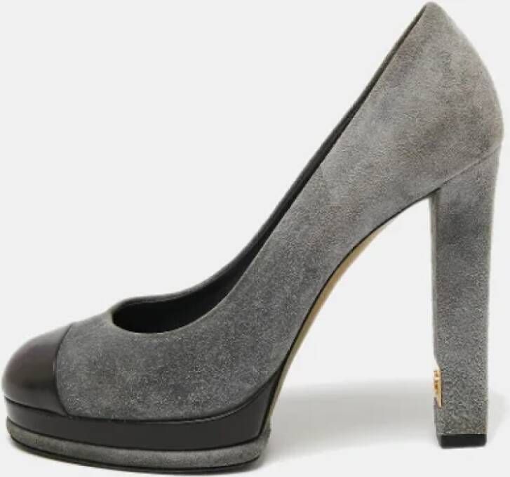 Chanel Vintage Pre-owned Suede heels Gray Dames