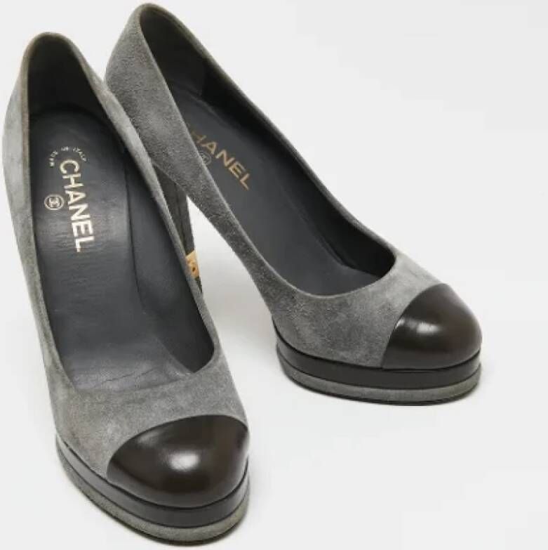 Chanel Vintage Pre-owned Suede heels Gray Dames