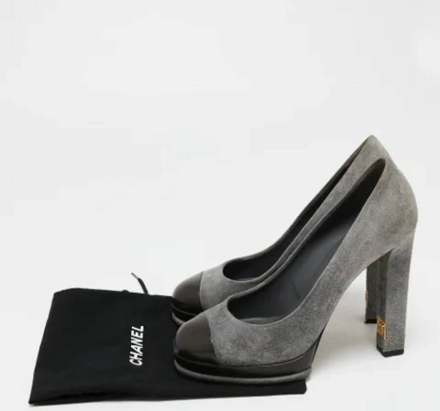 Chanel Vintage Pre-owned Suede heels Gray Dames