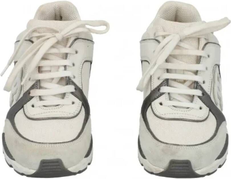 Chanel Vintage Pre-owned Suede sneakers White Dames