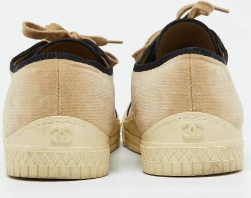 Chanel Vintage Pre-owned Velvet sneakers Beige Dames