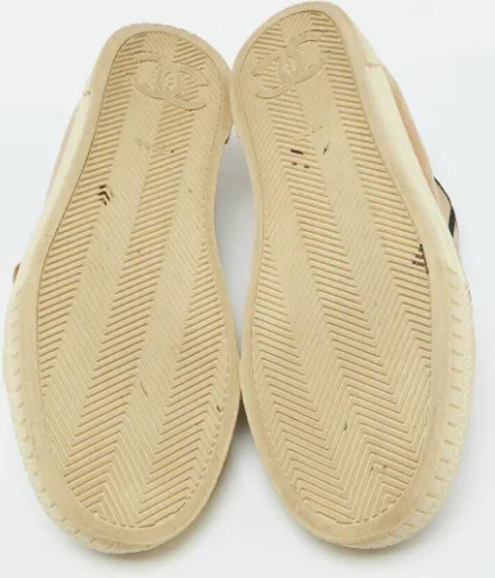 Chanel Vintage Pre-owned Velvet sneakers Beige Dames