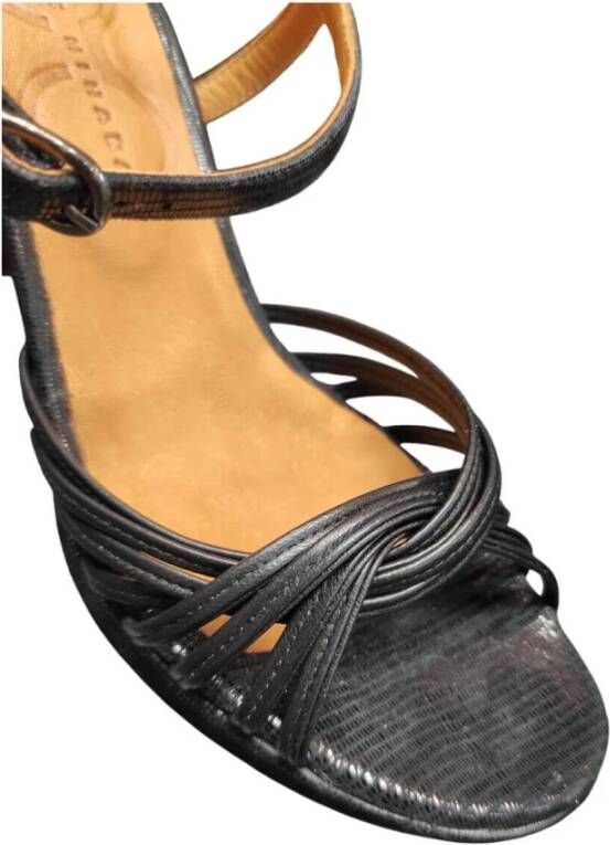 Chie Mihara Metallic Zwarte Leren Sandalen