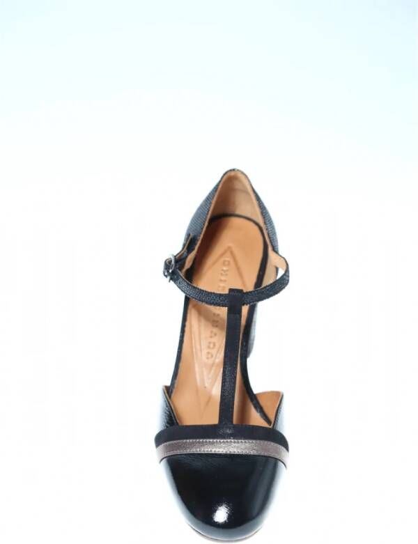 Chie Mihara Zwarte leren pump met bronzen details