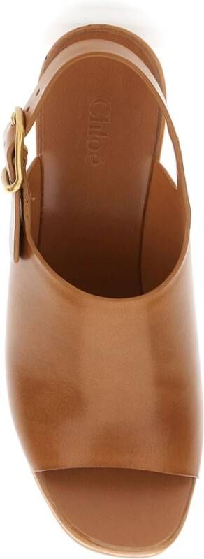 Chloé Bruine Sleehak Sneakers met Gegraveerde Decoraties