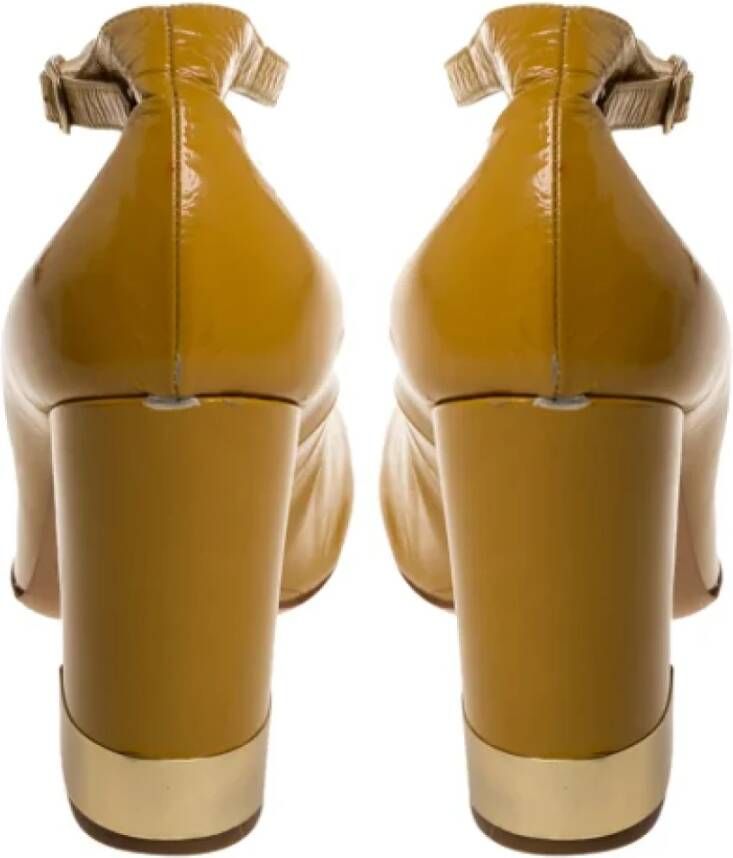 Chloé Pre-owned Leather heels Yellow Dames