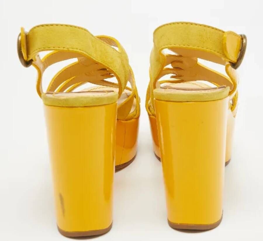 Chloé Pre-owned Leather sandals Yellow Dames