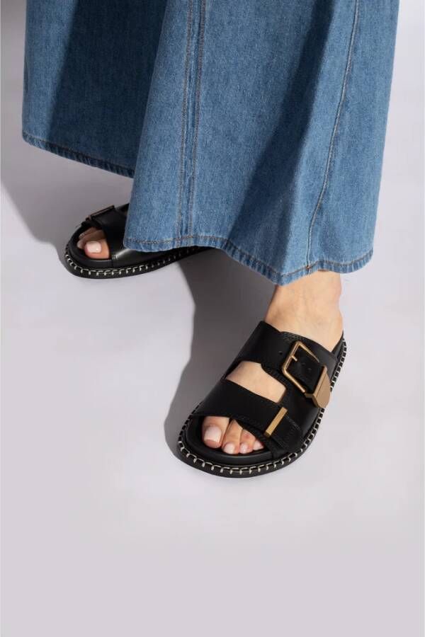 Chloé Rebecca slides Black Dames