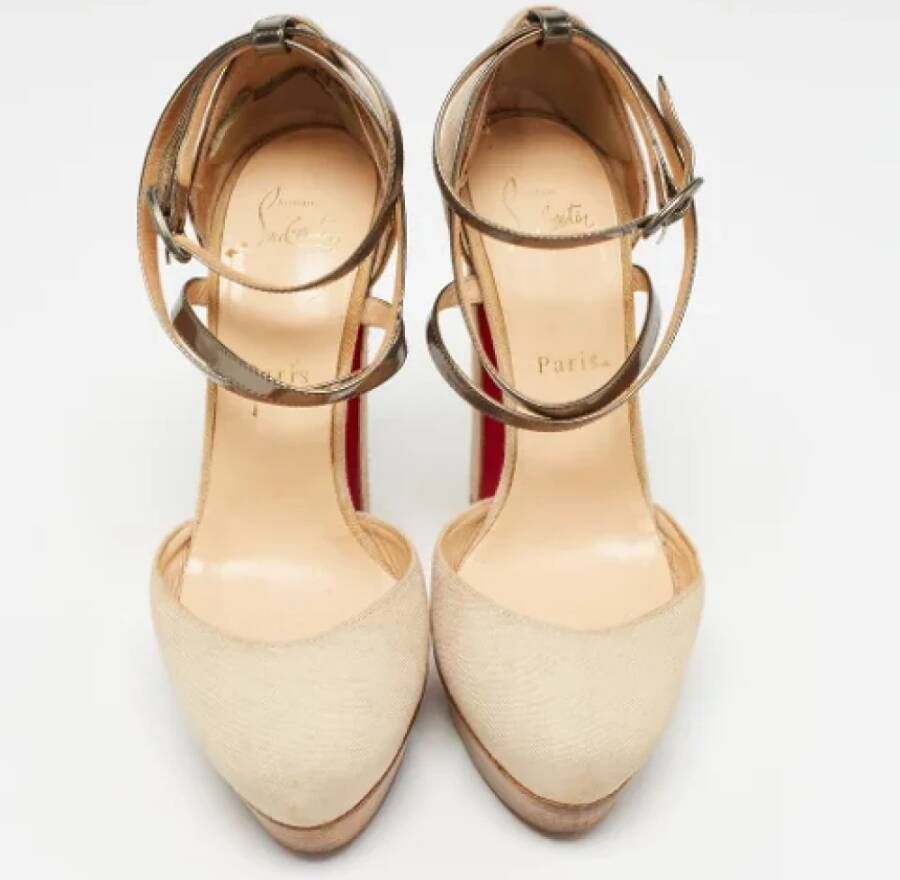 Christian Louboutin Pre-owned Canvas heels Beige Dames