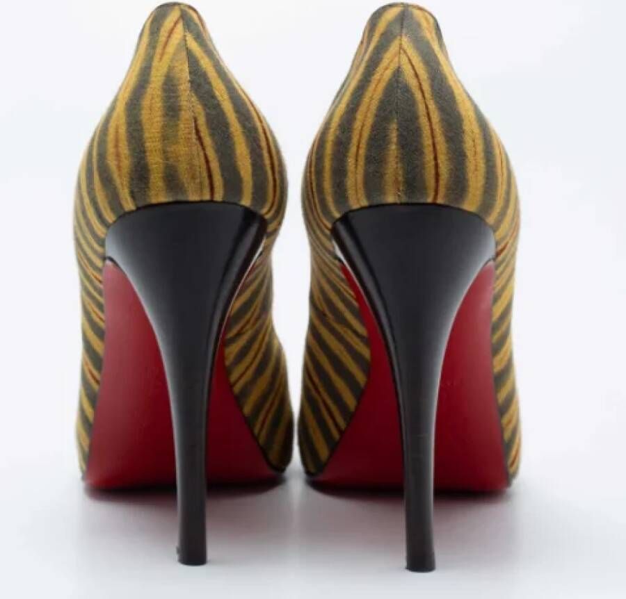 Christian Louboutin Pre-owned Canvas heels Yellow Dames