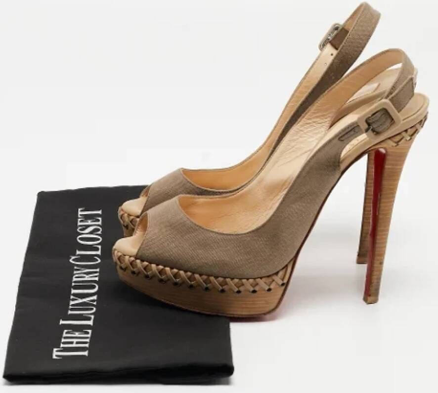 Christian Louboutin Pre-owned Canvas sandals Brown Dames