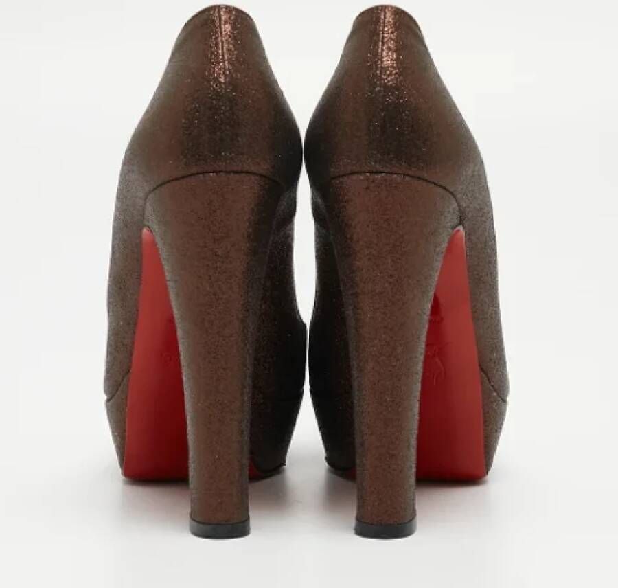 Christian Louboutin Pre-owned Fabric heels Gray Dames