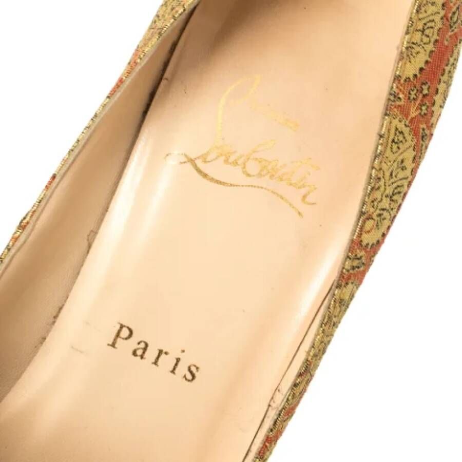 Christian Louboutin Pre-owned Fabric heels Yellow Dames