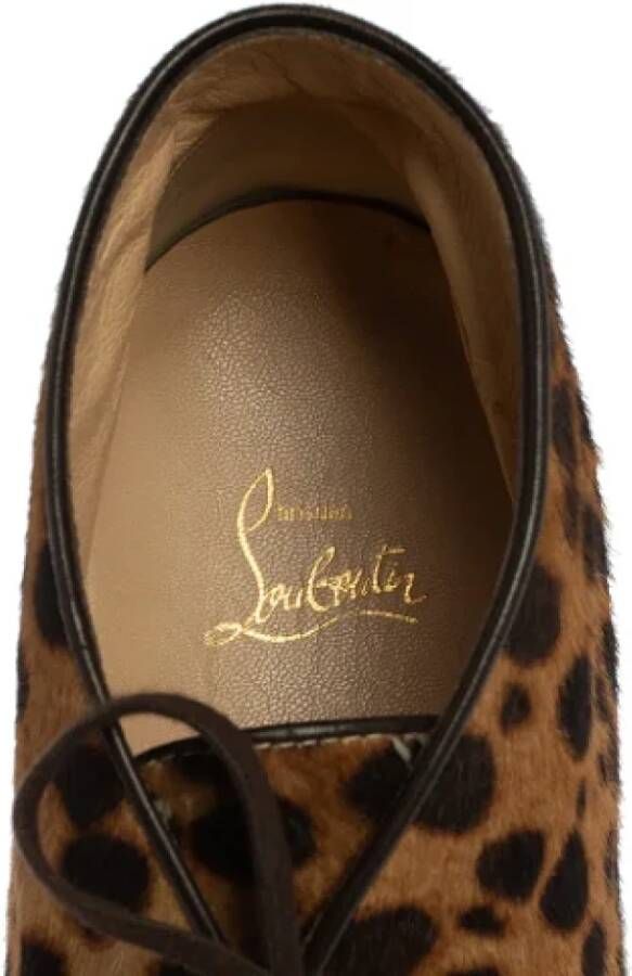 Christian Louboutin Pre-owned Fabric sneakers Brown Dames