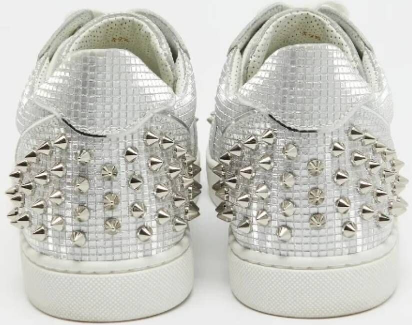 Christian Louboutin Pre-owned Fabric sneakers Gray Dames