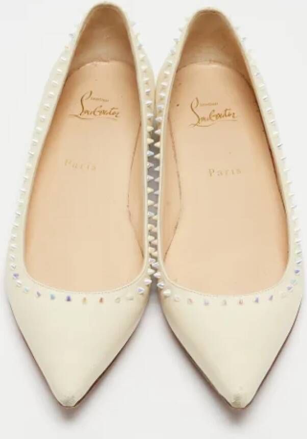 Christian Louboutin Pre-owned Leather flats Beige Dames