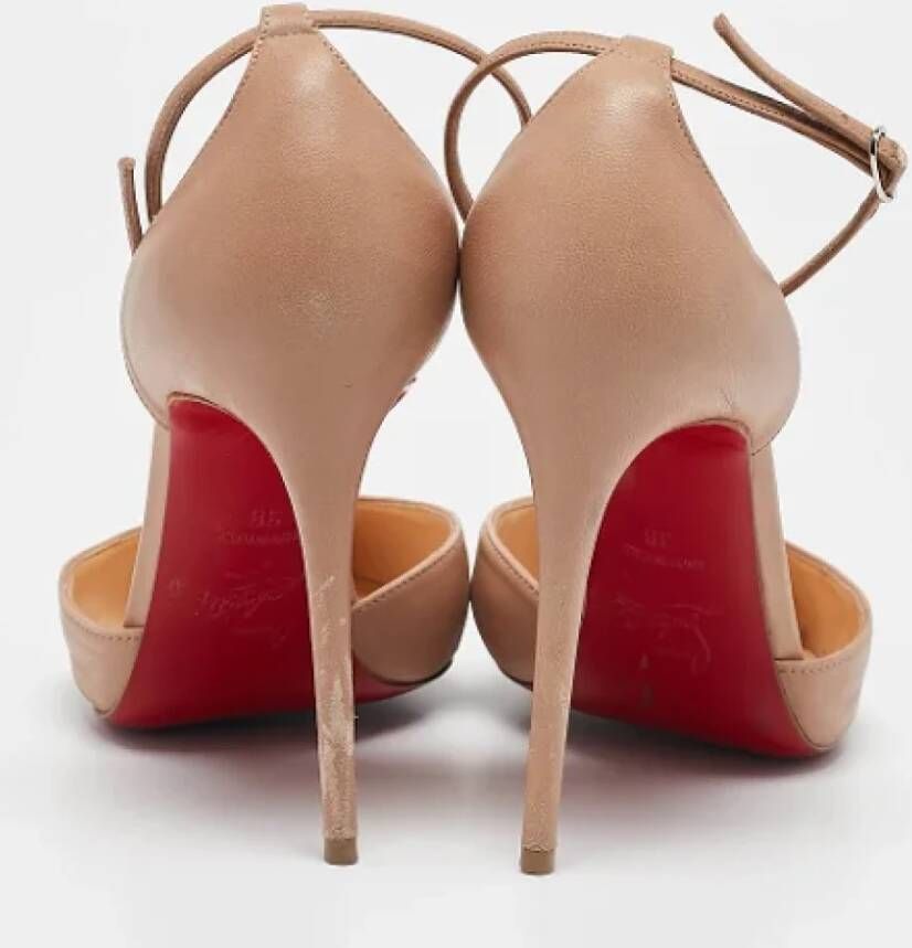 Christian Louboutin Pre-owned Leather heels Beige Dames