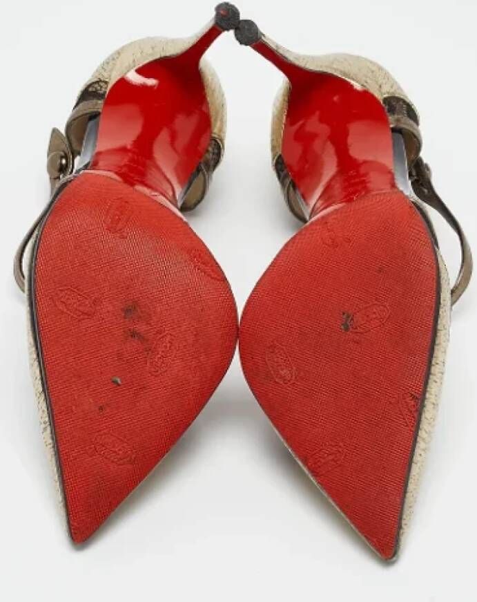 Christian Louboutin Pre-owned Leather heels Yellow Dames