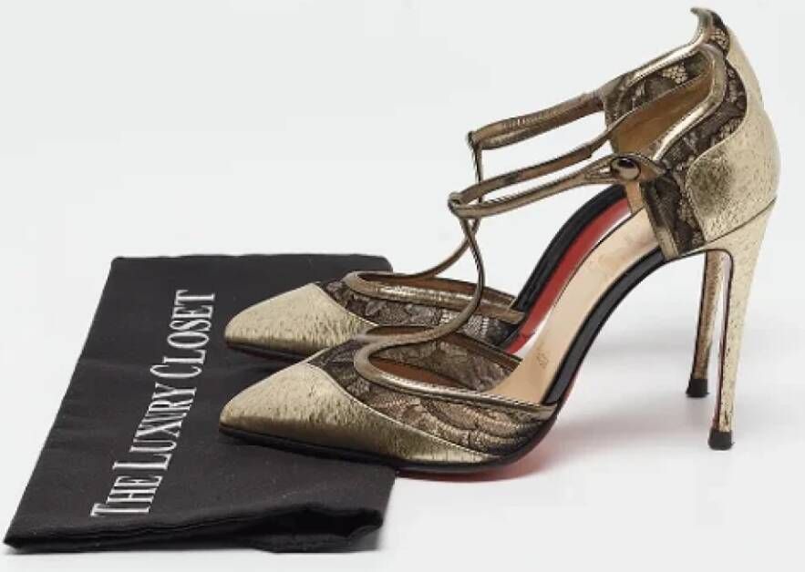 Christian Louboutin Pre-owned Leather heels Yellow Dames