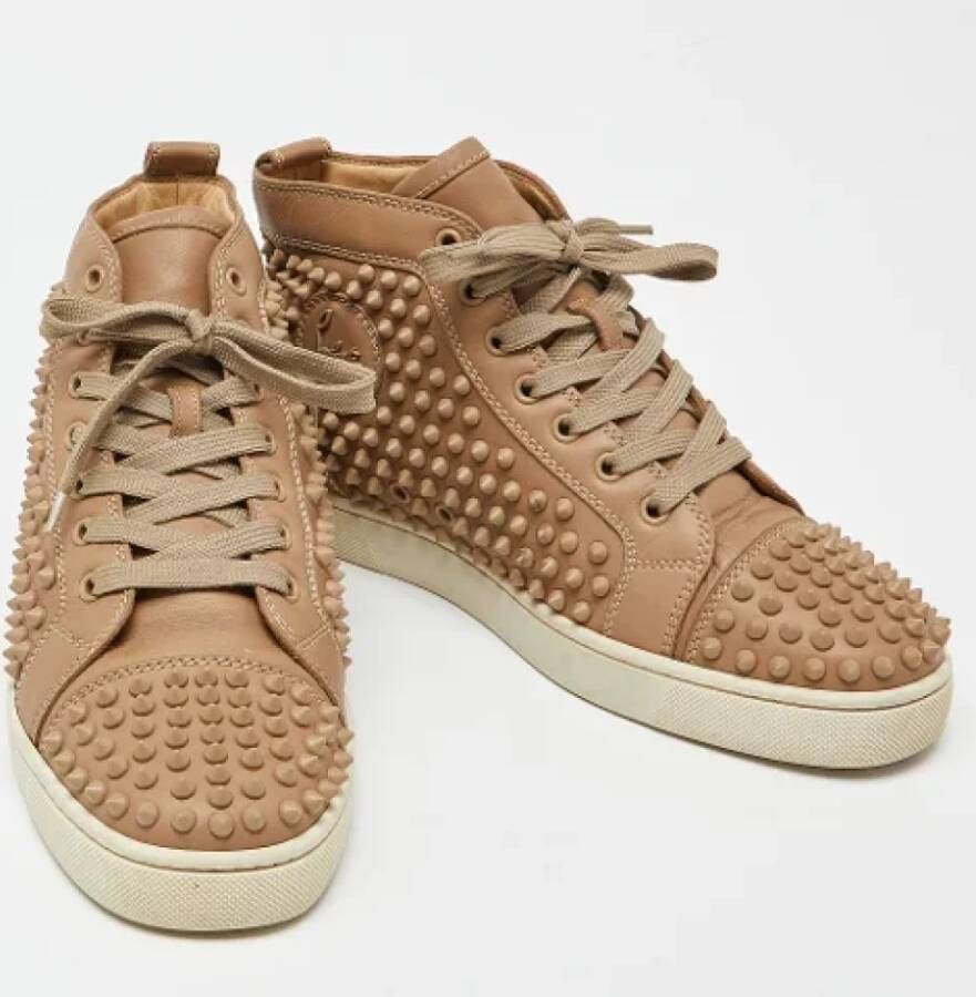 Christian Louboutin Pre-owned Leather sneakers Beige Dames