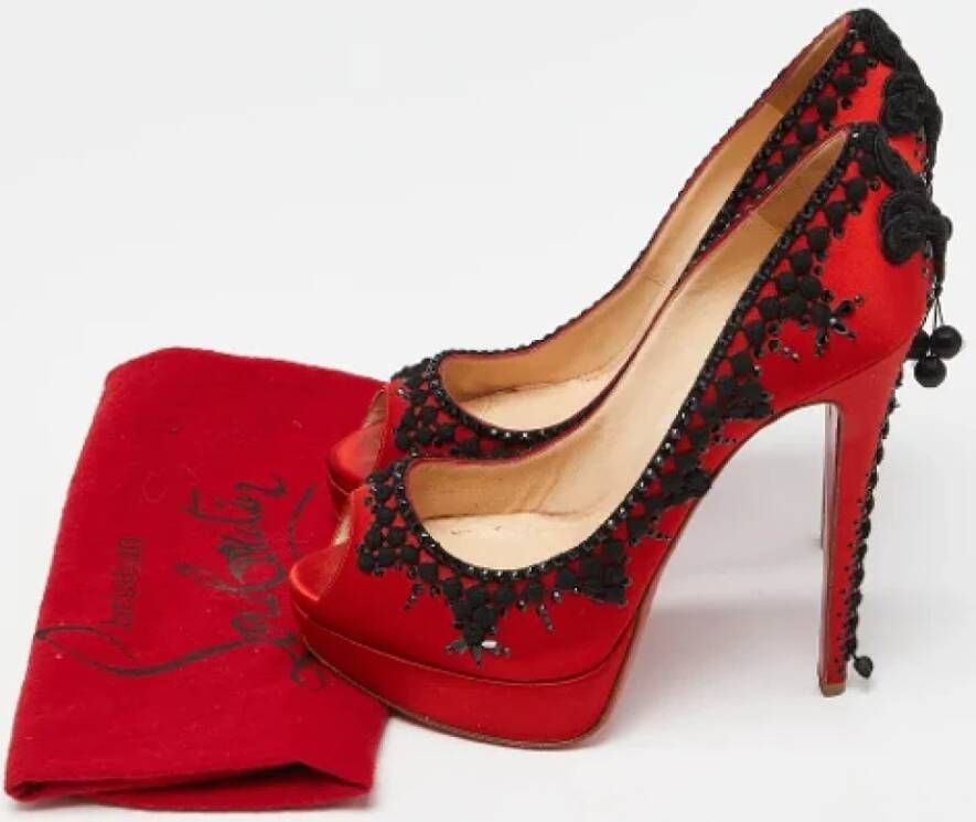 Christian Louboutin Pre-owned Satin heels Red Dames