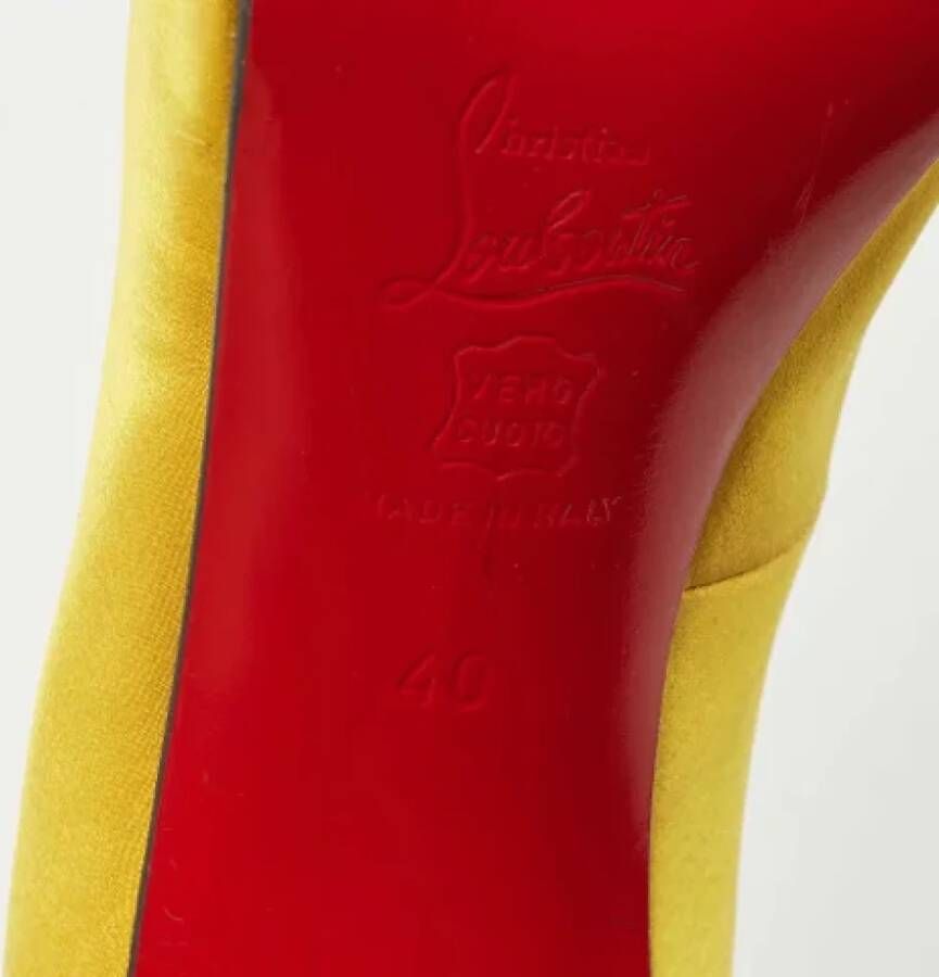 Christian Louboutin Pre-owned Satin heels Yellow Dames
