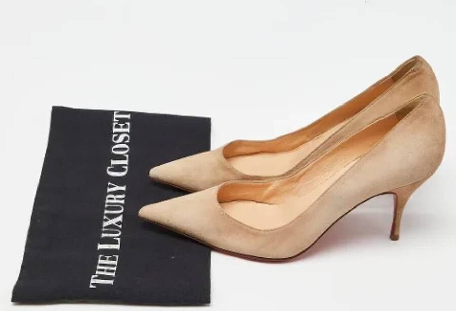 Christian Louboutin Pre-owned Suede heels Beige Dames