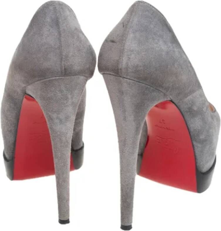 Christian Louboutin Pre-owned Suede heels Gray Dames